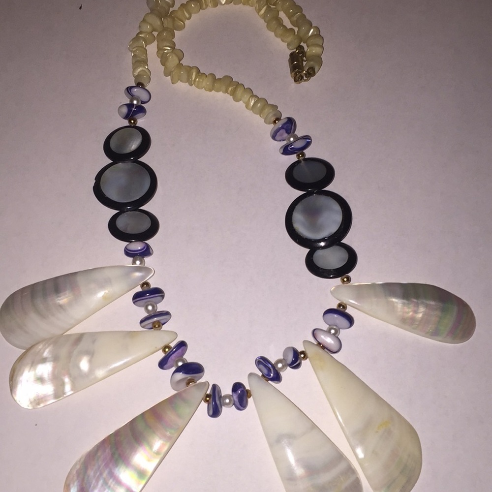 Mother of pearl & onyx necklace